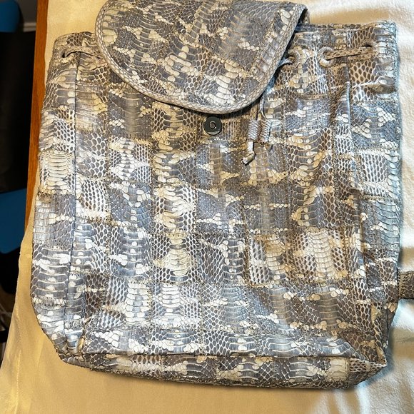 💯 Real Python Backpack. Like New! - Picture 3 of 7